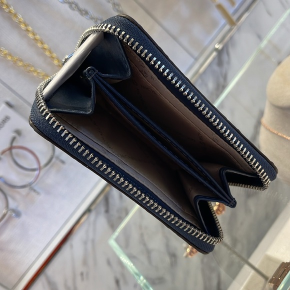 Michael Kors Women Medium Zip Around Card Case Coin Pouch Wallet Navy
NWT - Picture 7 of 16